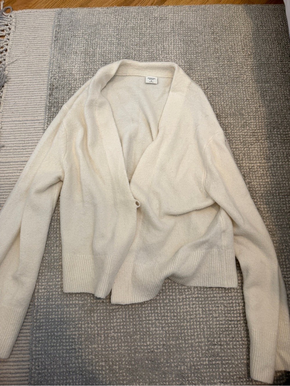 Abercrombie One Button cardigan in White